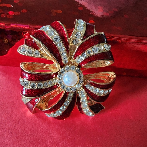 Vintage Red Enamel Gold Tone CZ and Faux Pearl Valentine's Ribbon Bow Brooch Pin - Picture 6 of 16